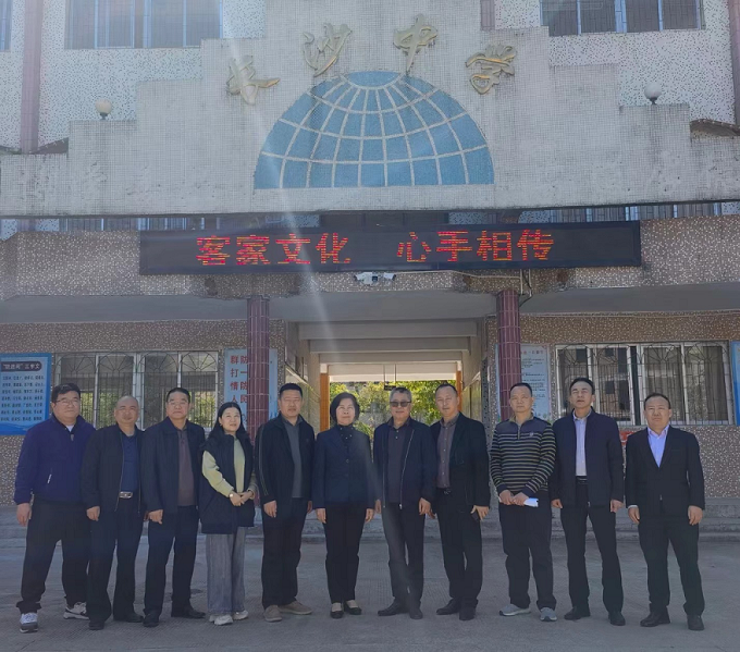 广州市红十字会企业家志愿服务队赴梅州开展助学调研活动